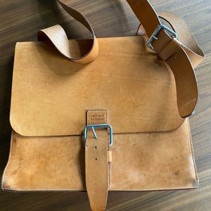 Cross-body leather Messenger bag